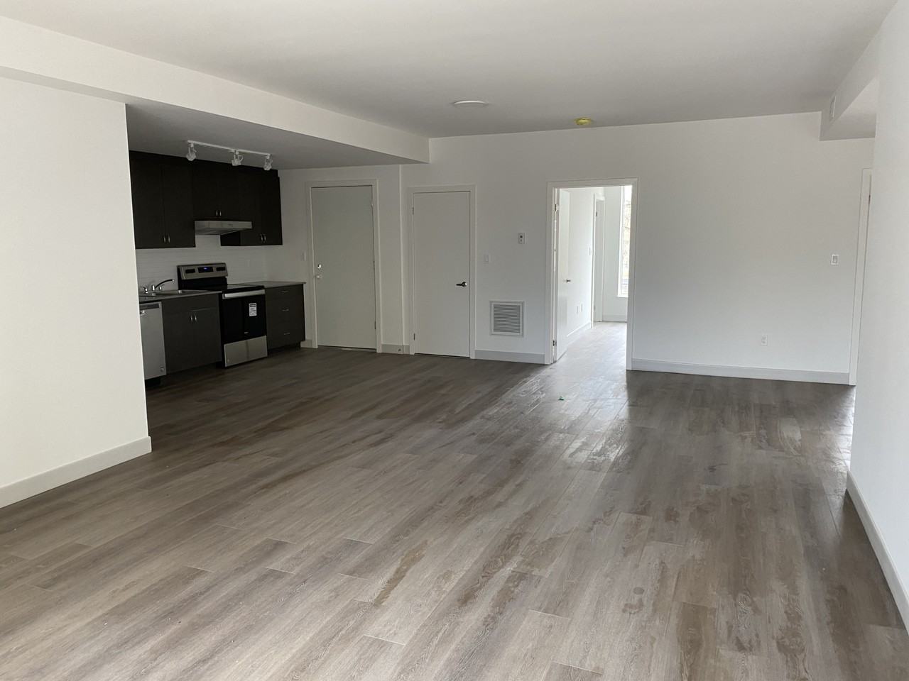 Apartment for rent 37 Antrim Crescent - Photo 4 of 8