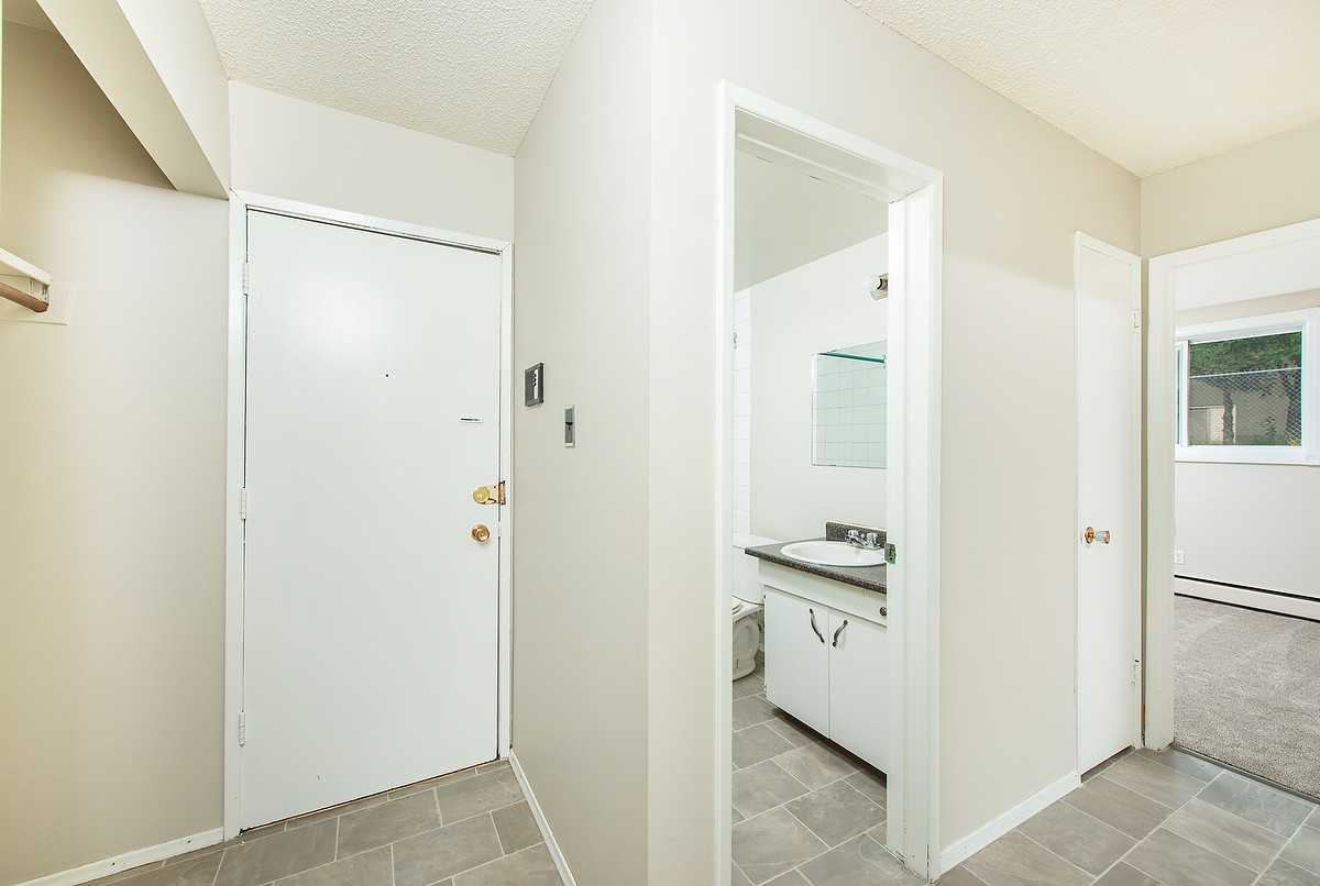 Jasmine Apartments - Photo 7 of 13