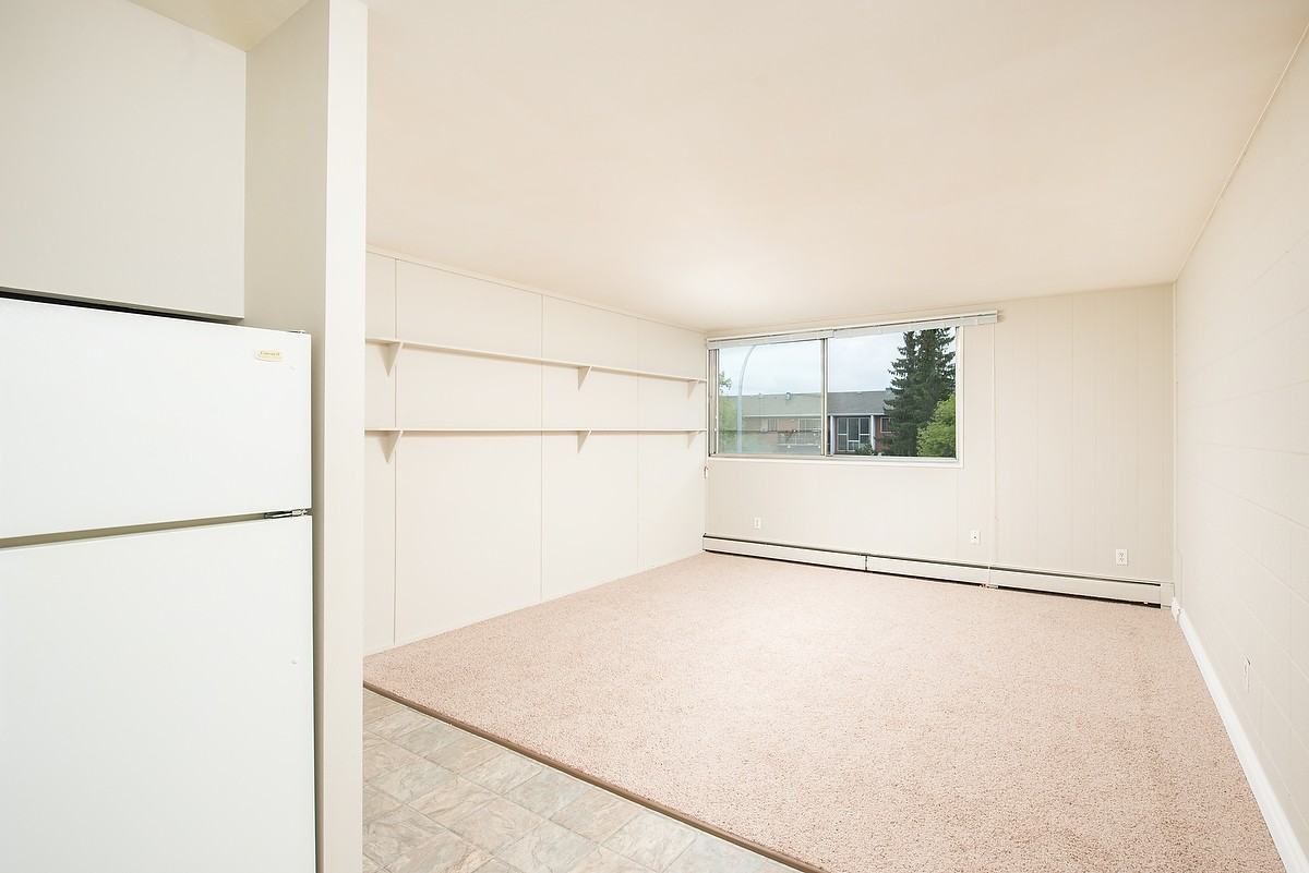 Brighton Court - Photo 5 of 12