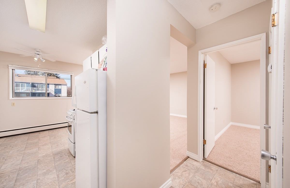 Mid City Manor - Photo 5 of 12