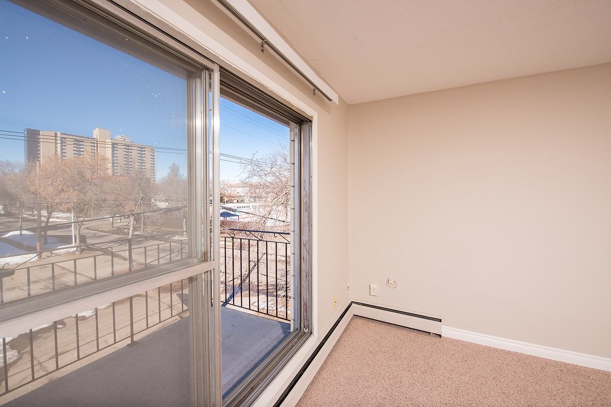 Mid City Manor - Photo 7 of 12