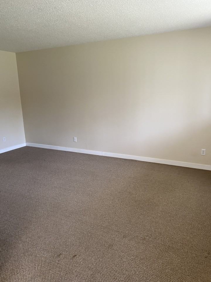 Glenmore Manor - 1 Month Free! - Photo 5 of 8