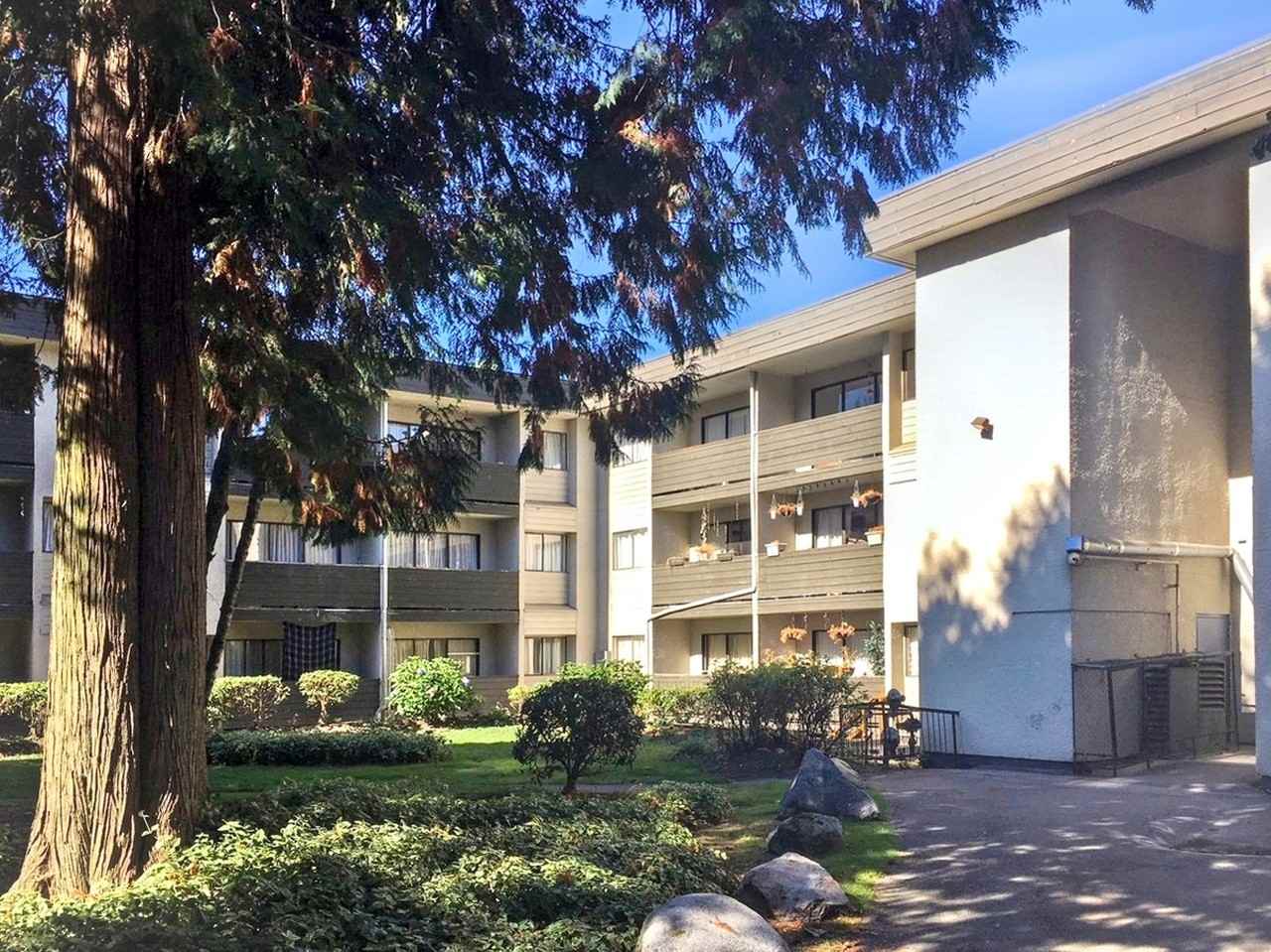 Parkside Apartments - Photo 5 of 12