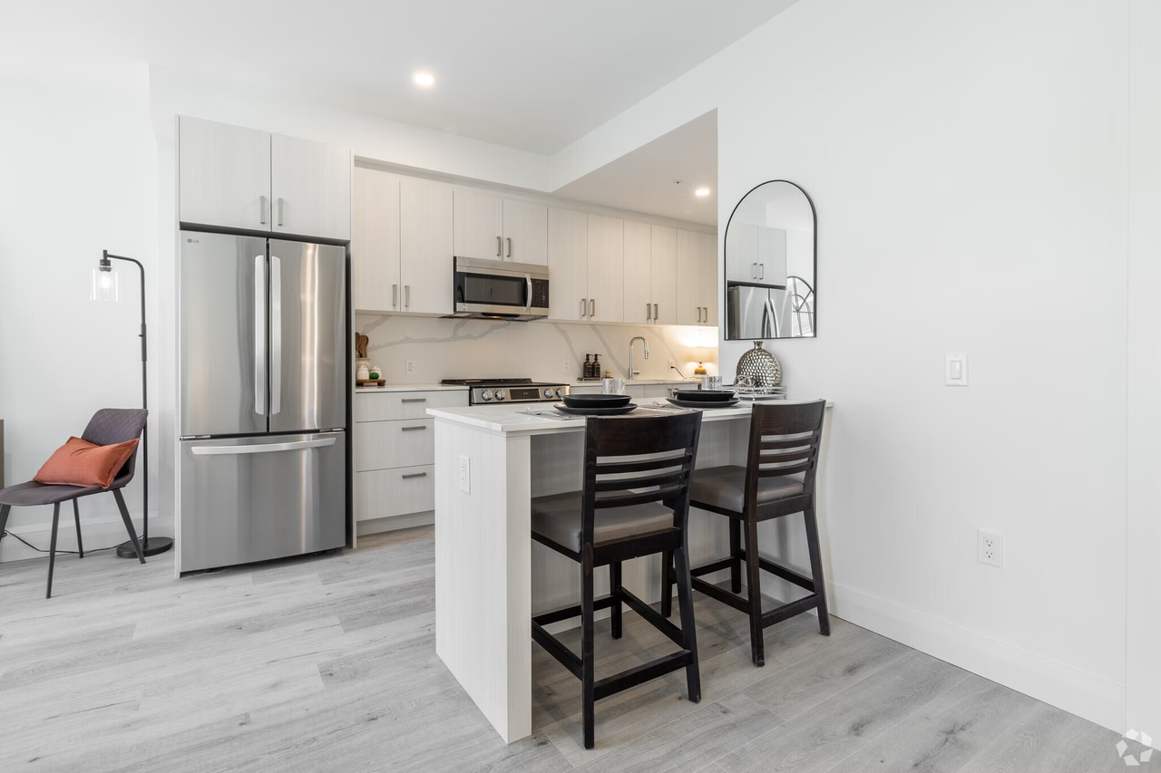 Landing on Main - Photo 6 of 14