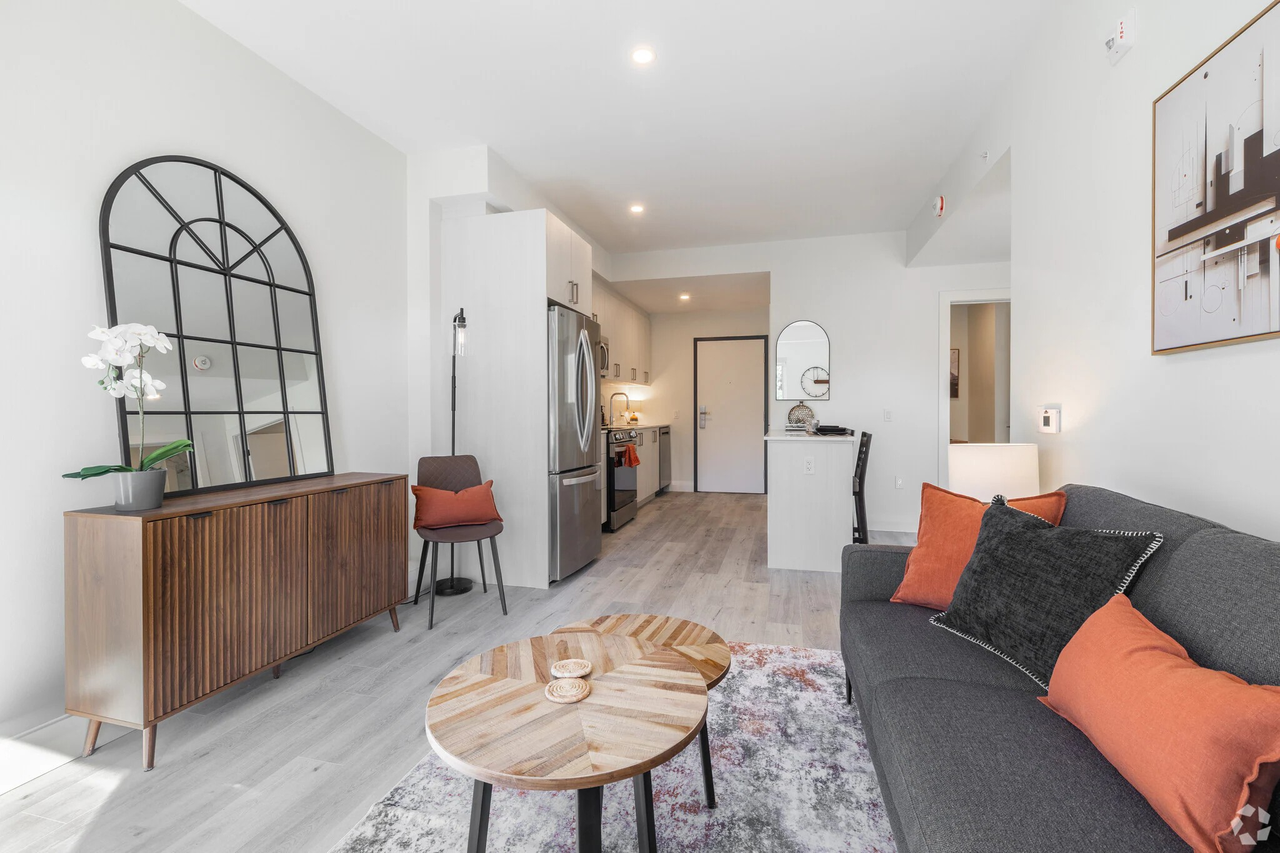 Landing on Main - Photo 7 of 13