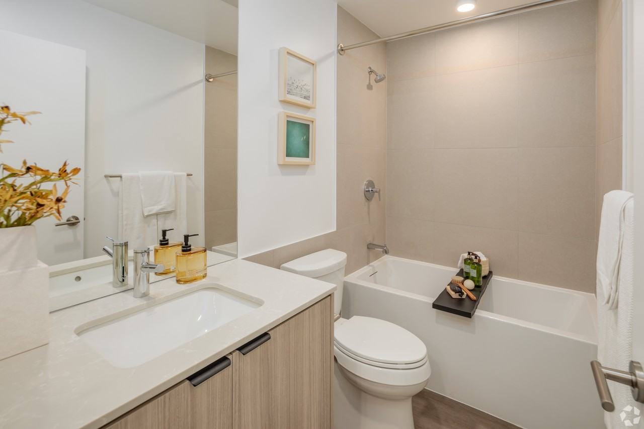 The Layla - Photo 3 of 48