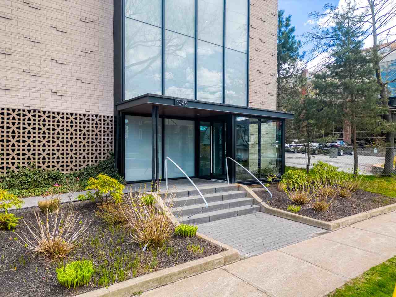 Oxford House - Photo 5 of 9