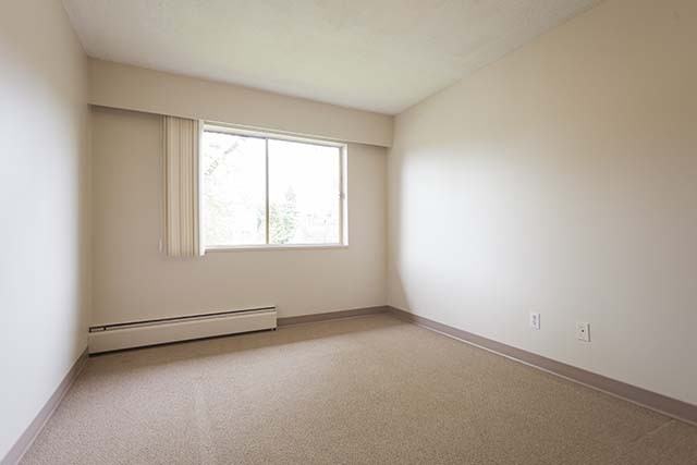 Holly Tree Apartments - Photo 4 of 9