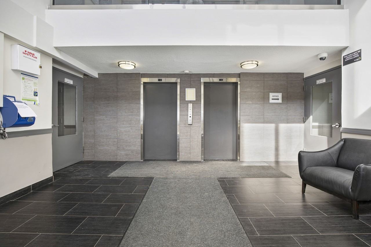 380 Gibb St - Photo 3 of 12