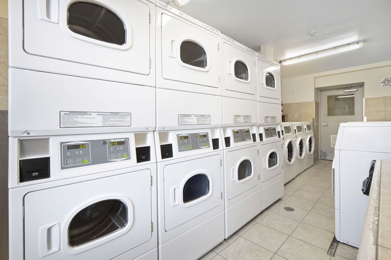 380 Gibb St - Photo 4 of 12