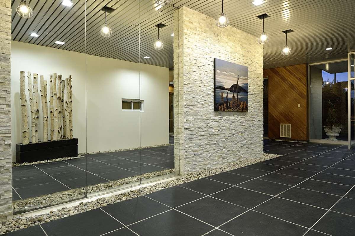Evans Apartments - Photo 7 of 12