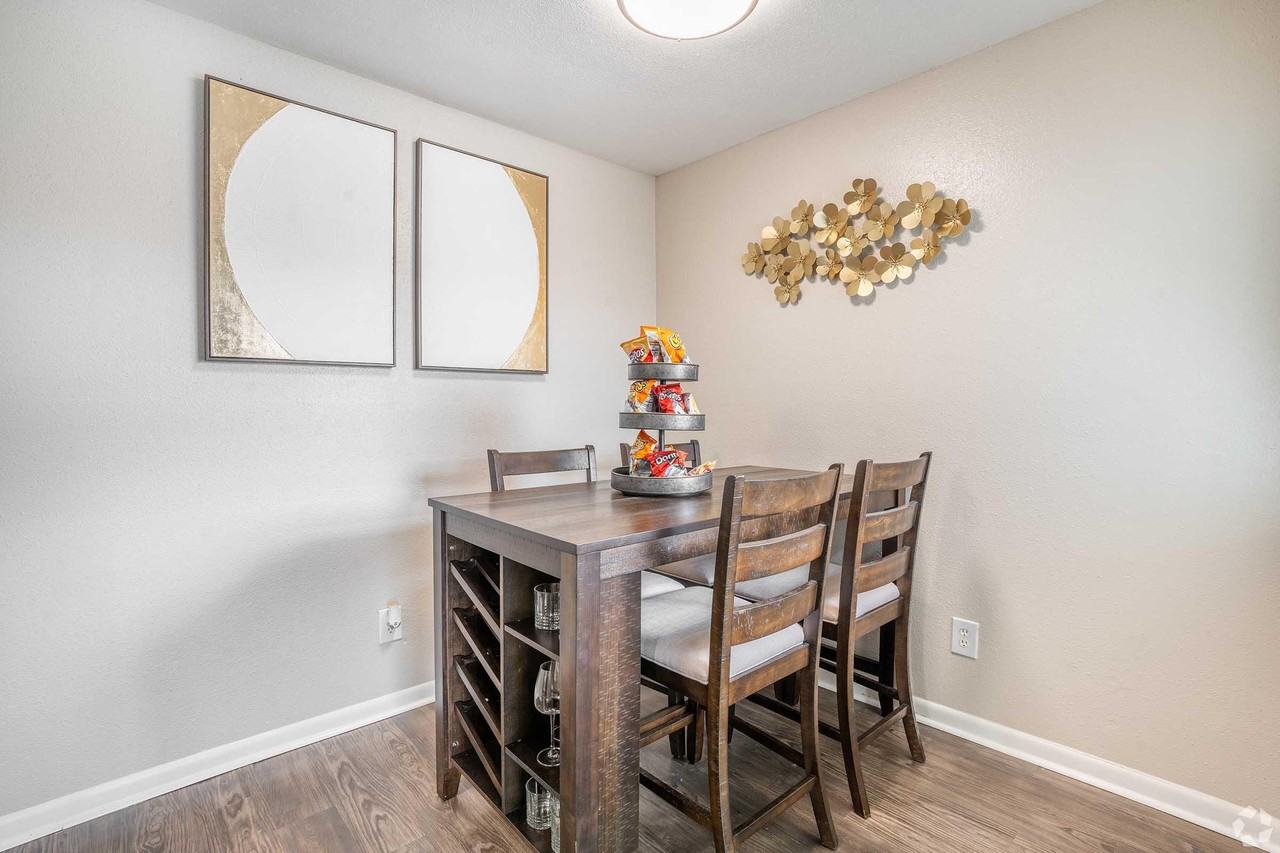 Apollo Palms - Photo 3 of 13