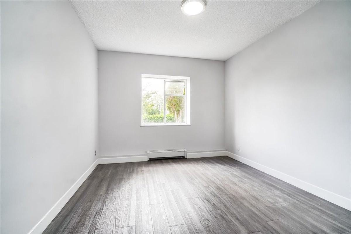 Hillcrest Manor Apartments - Photo 7 of 11