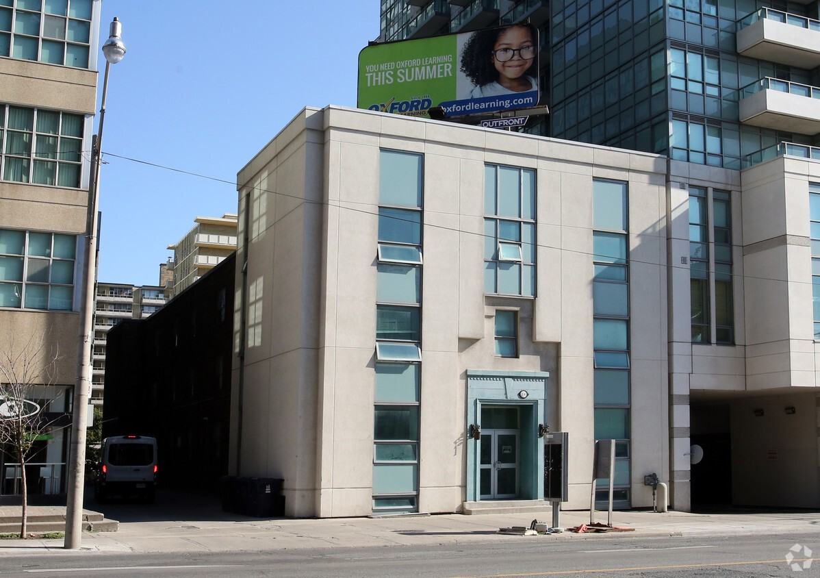 196 Eglinton Avenue East - Photo 2 of 20