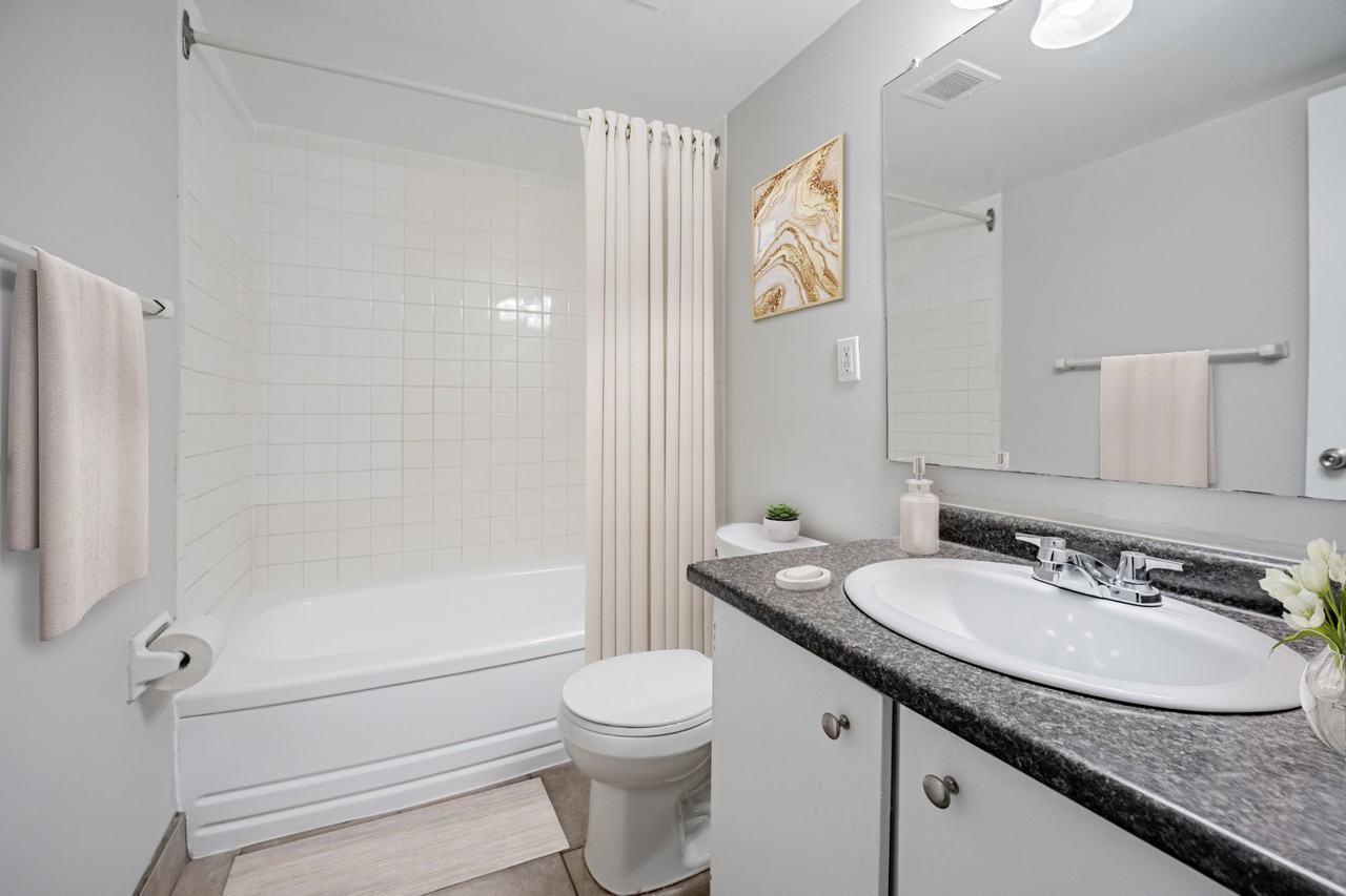 520 Wellington Street - Photo 7 of 10