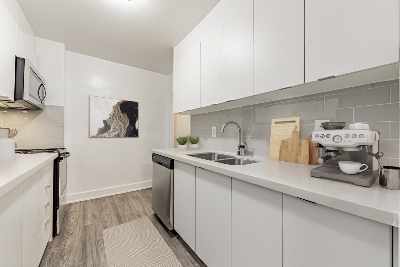 650 Eglinton Avenue West - Photo 6 of 10