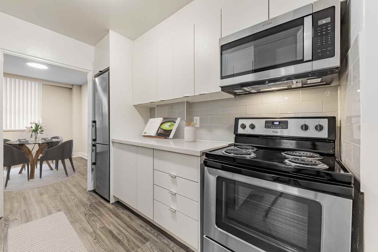 650 Eglinton Avenue West - Photo 7 of 10