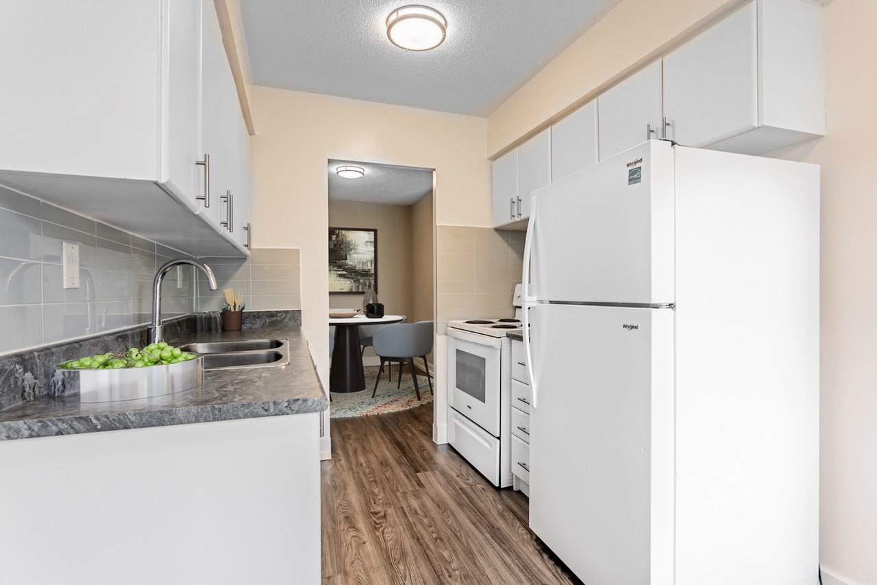 40 Tuxedo Court - Photo 2 of 12