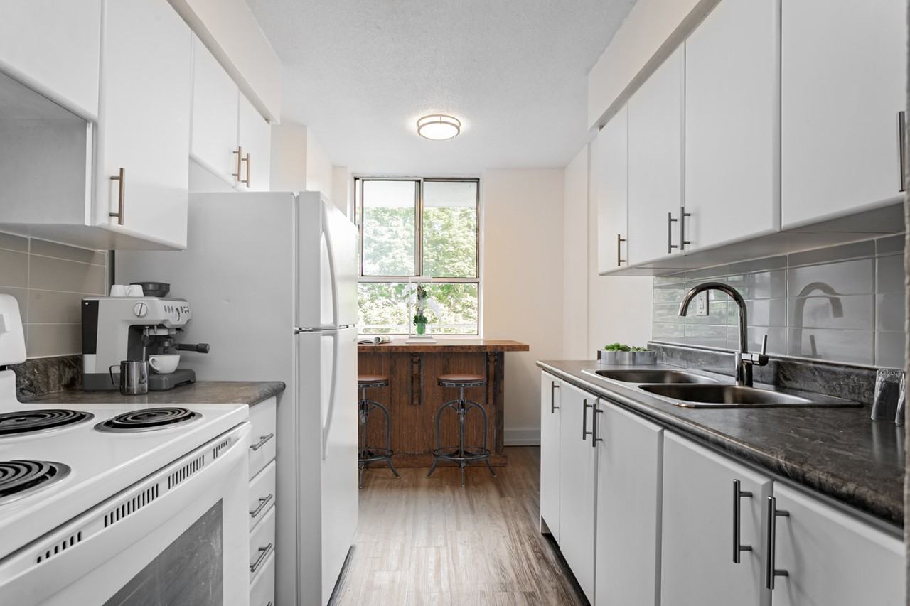 40 Tuxedo Court - Photo 3 of 12