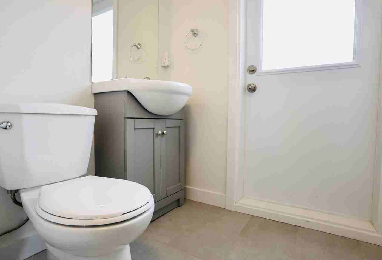 922 & 926 Queen Street East - Photo 2 of 8