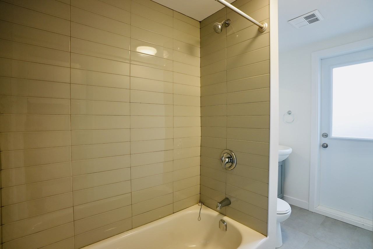 922 & 926 Queen Street East - Photo 3 of 8