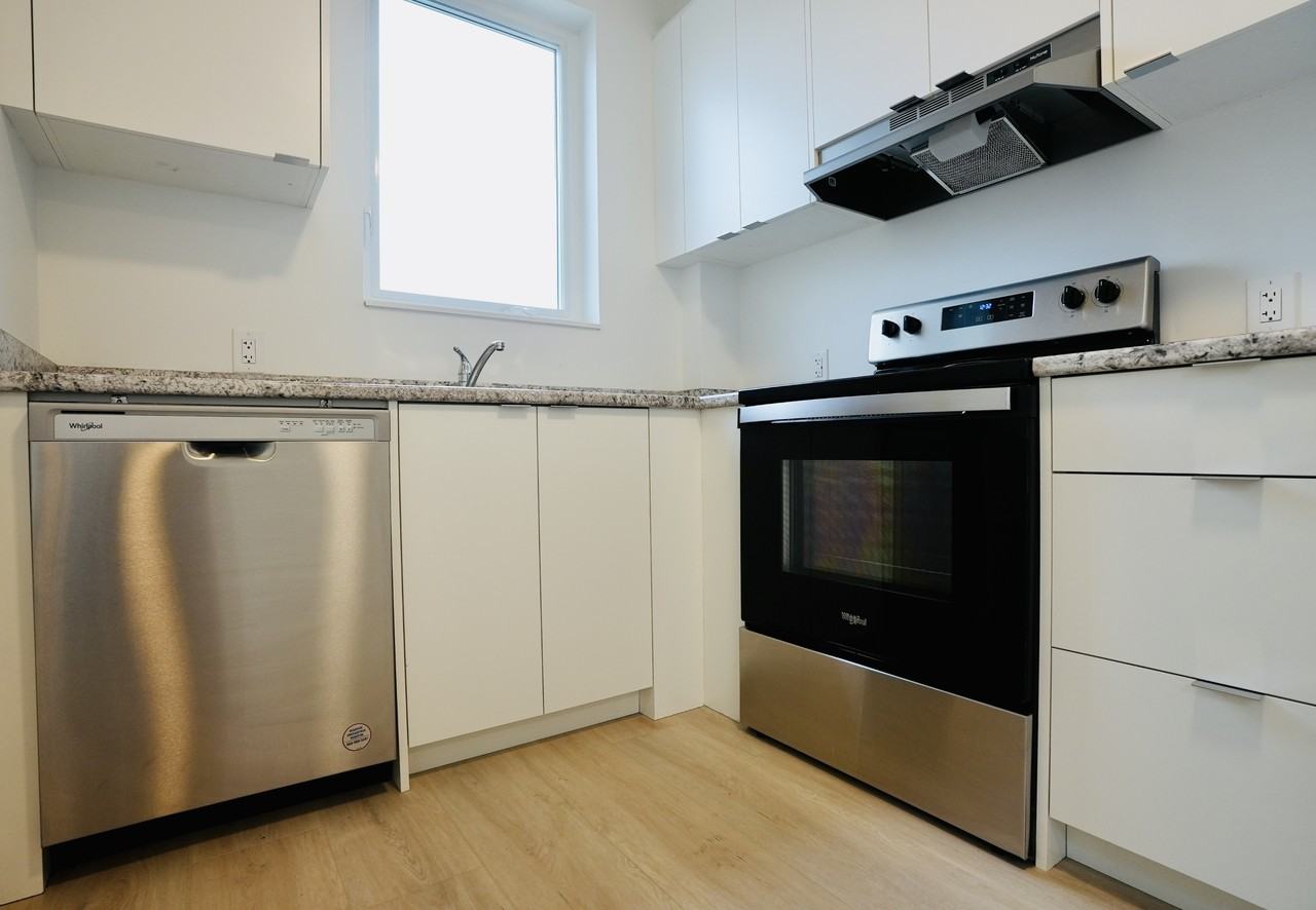 922 & 926 Queen Street East - Photo 4 of 8