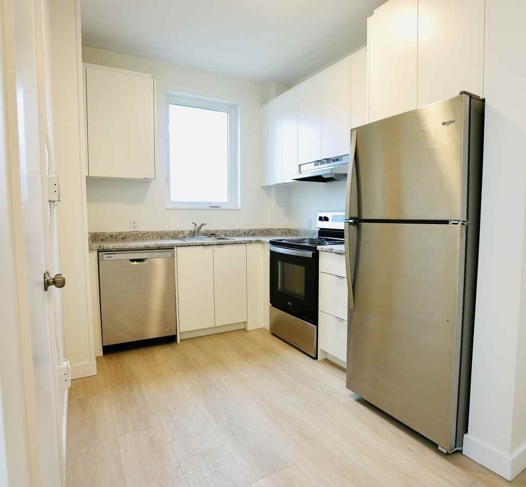 922 & 926 Queen Street East - Photo 5 of 8