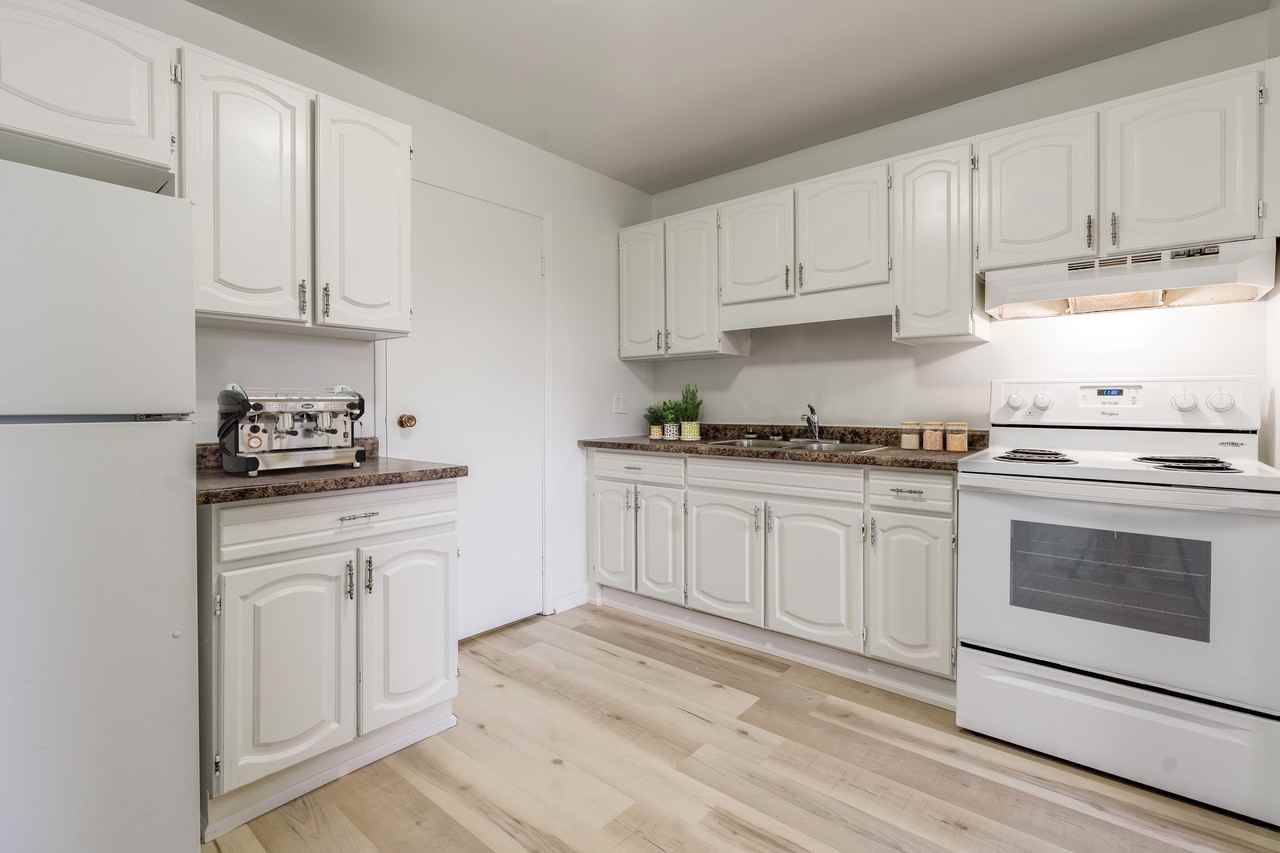 15 Greenwood Drive - Photo 5 of 11