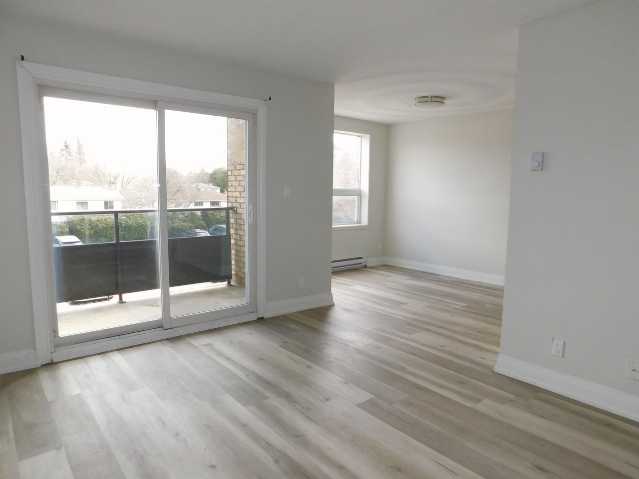 192 Kemp Crescent - Photo 3 of 9