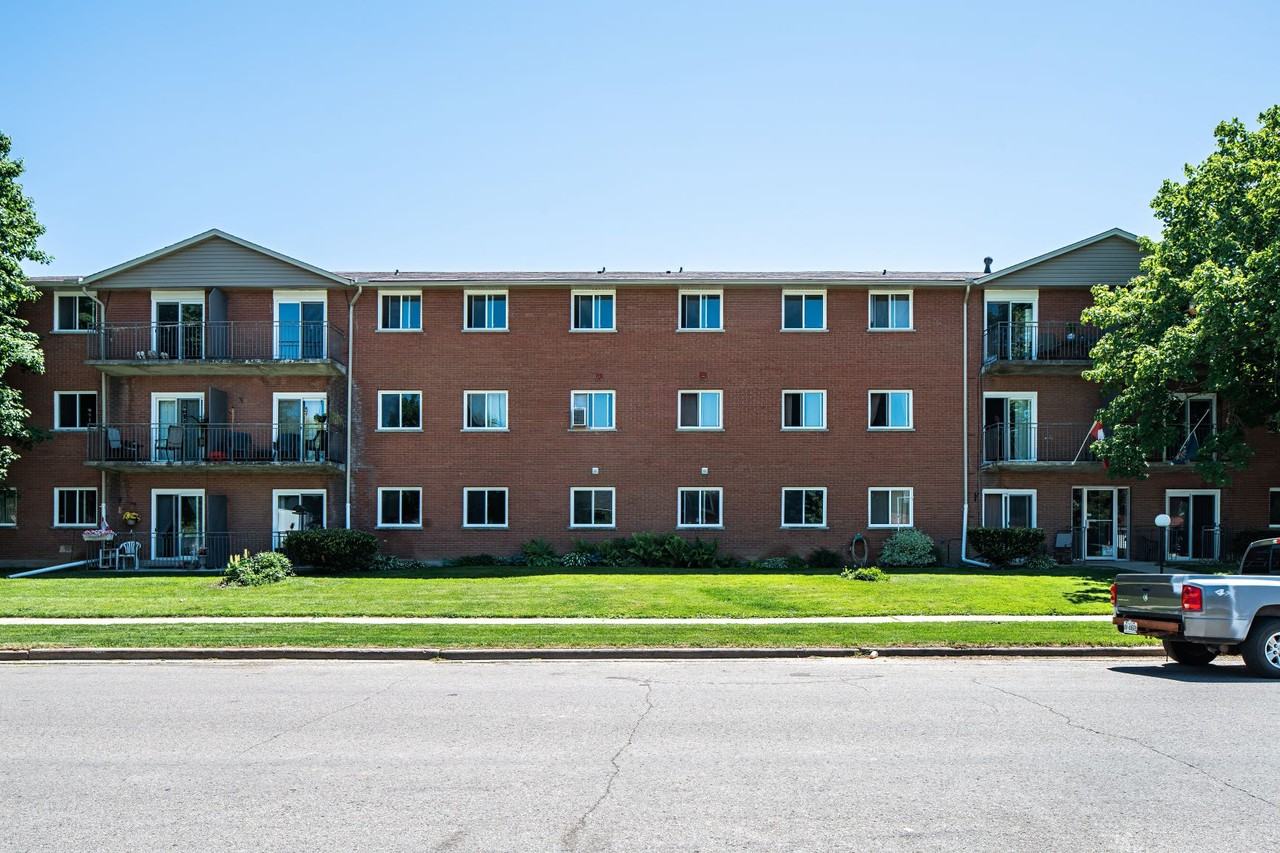 295 Willow Street - Photo 3 of 10