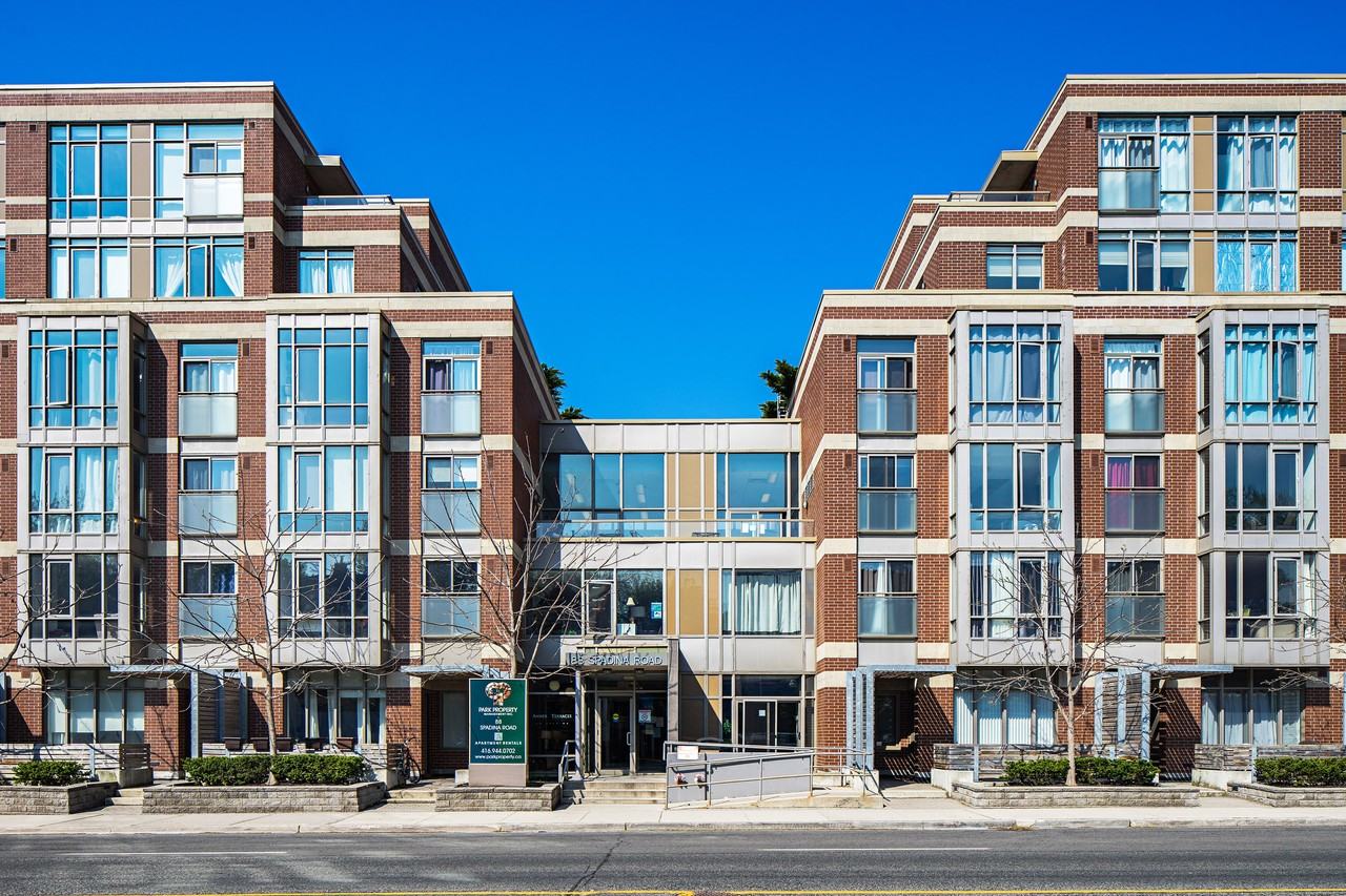 88 Spadina Road - Photo 3 of 15