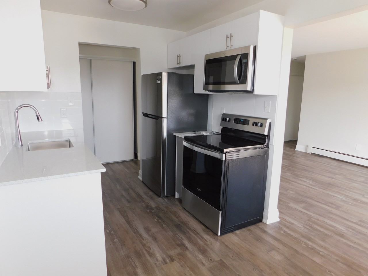 295 Home Street - Photo 4 of 14