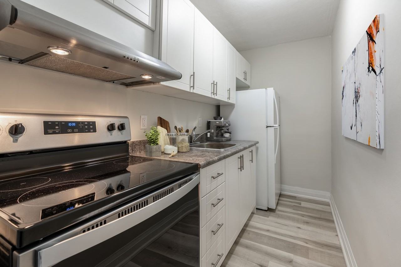 240 Southwood Drive - Photo 4 of 11