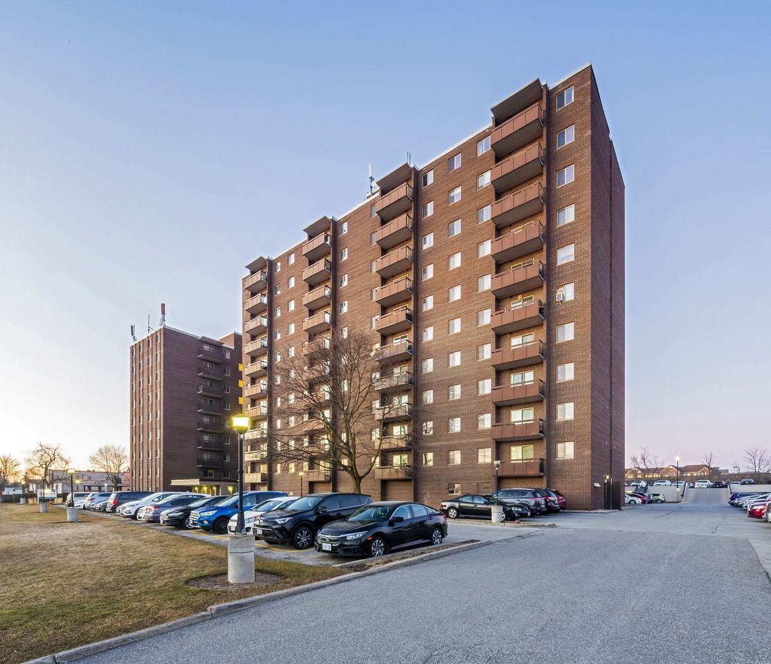 122 Bronte St - Photo 4 of 14