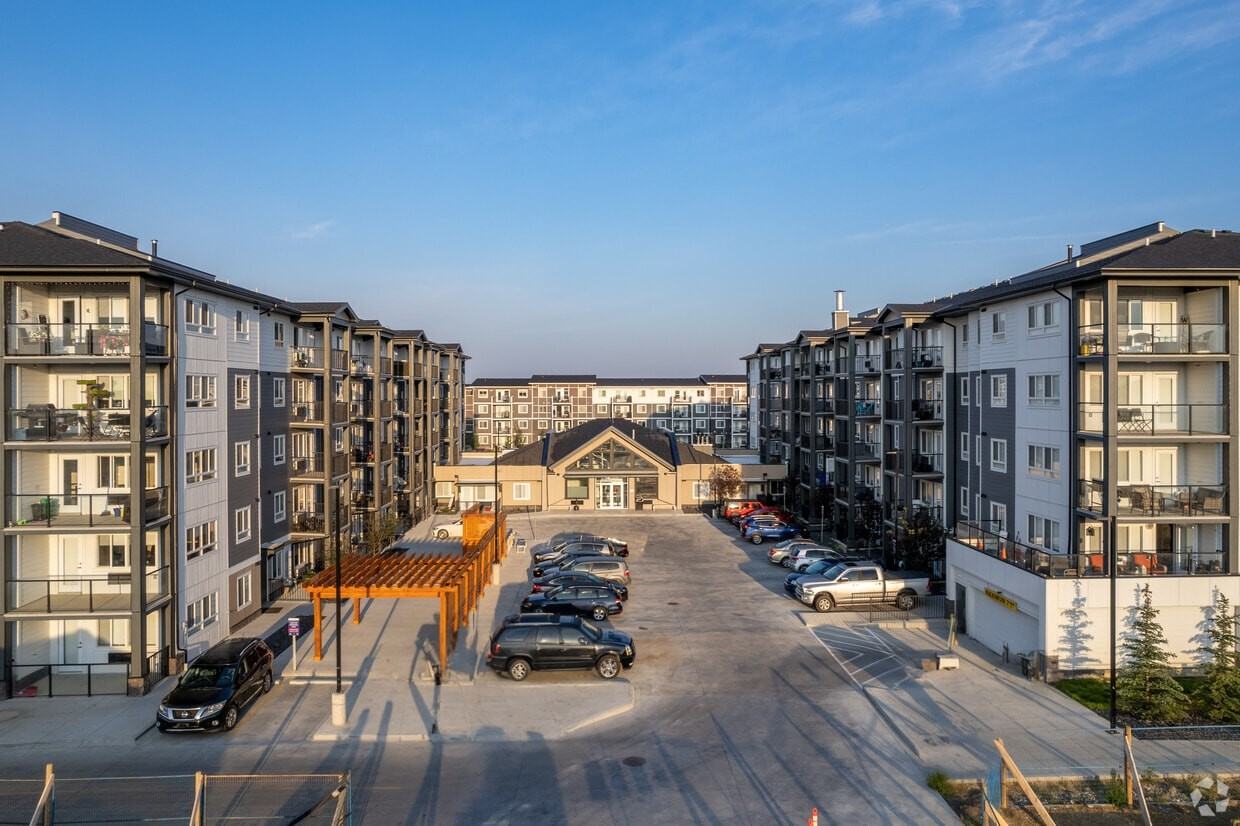 Skyview Living - Photo 3 of 24