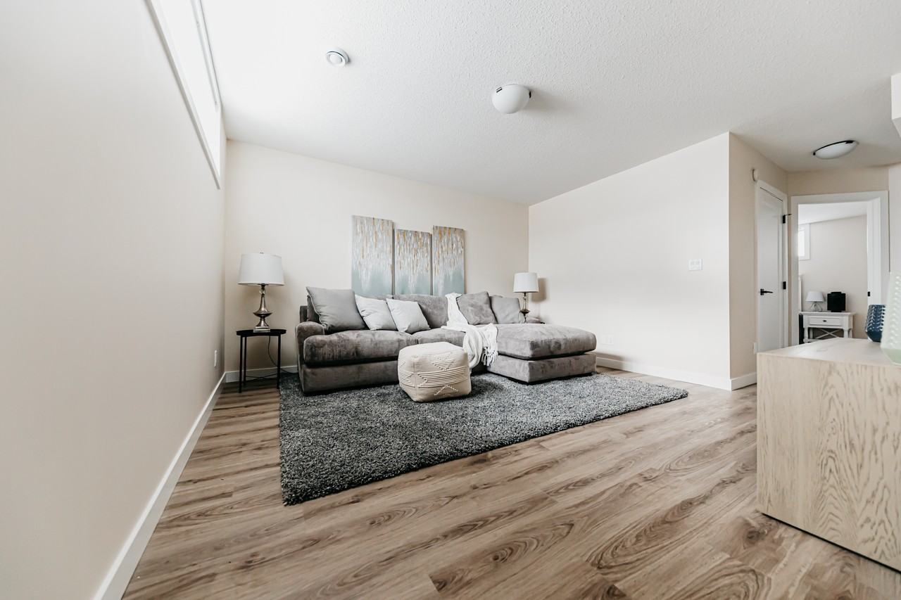 Narcisse - Hawkstone - Photo 4 of 22