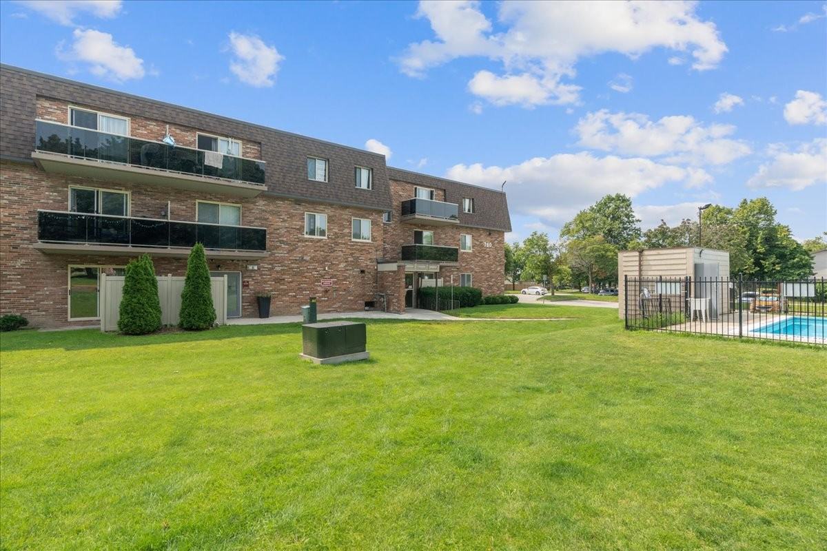 Colonial Court - Photo 5 of 14