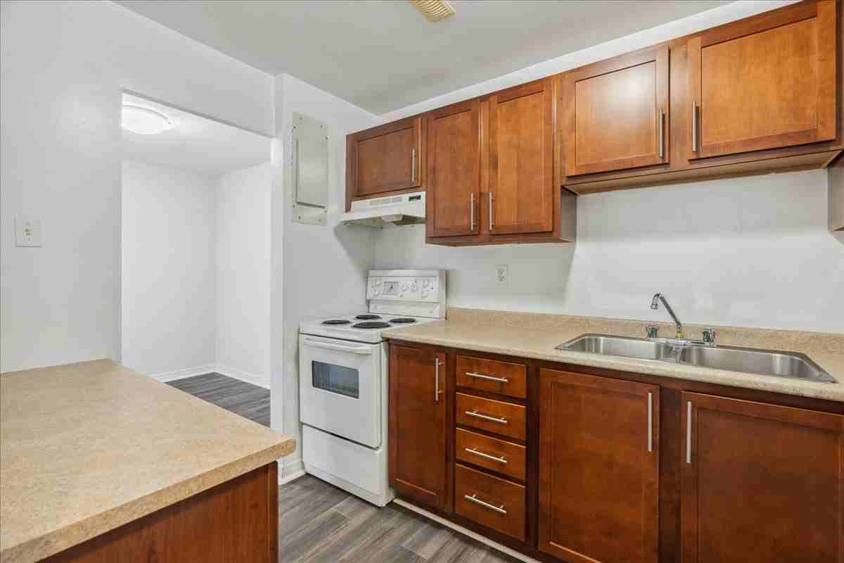 Colonial Court - Photo 7 of 14