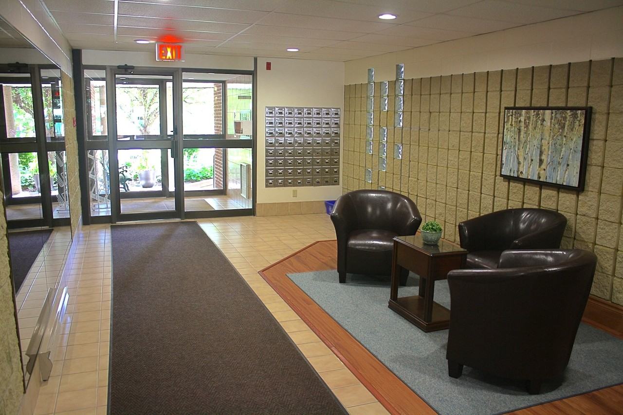 Country Hill Villas - Photo 4 of 18