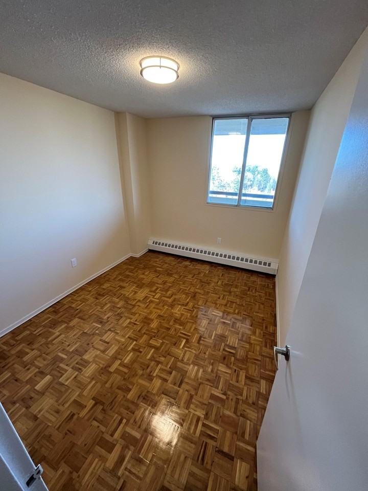 625 Finch Avenue West - Photo 3 of 11