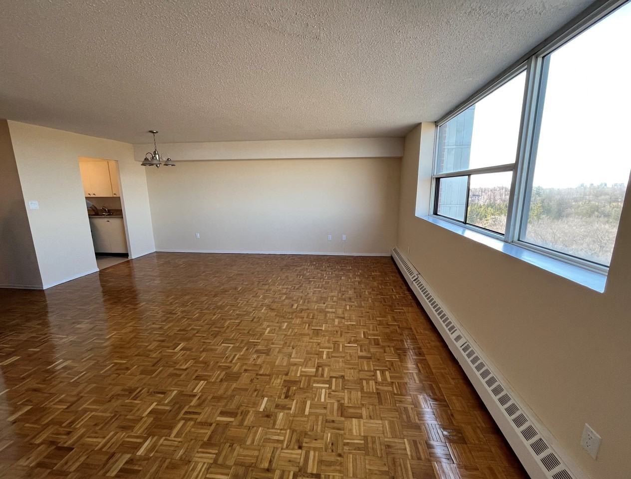 625 Finch Avenue West - Photo 7 of 11