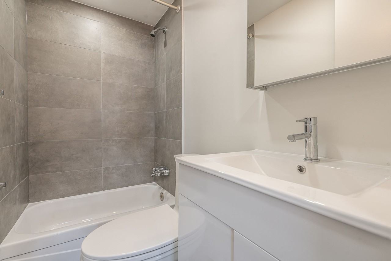 730 St. Clarens - Photo 4 of 50