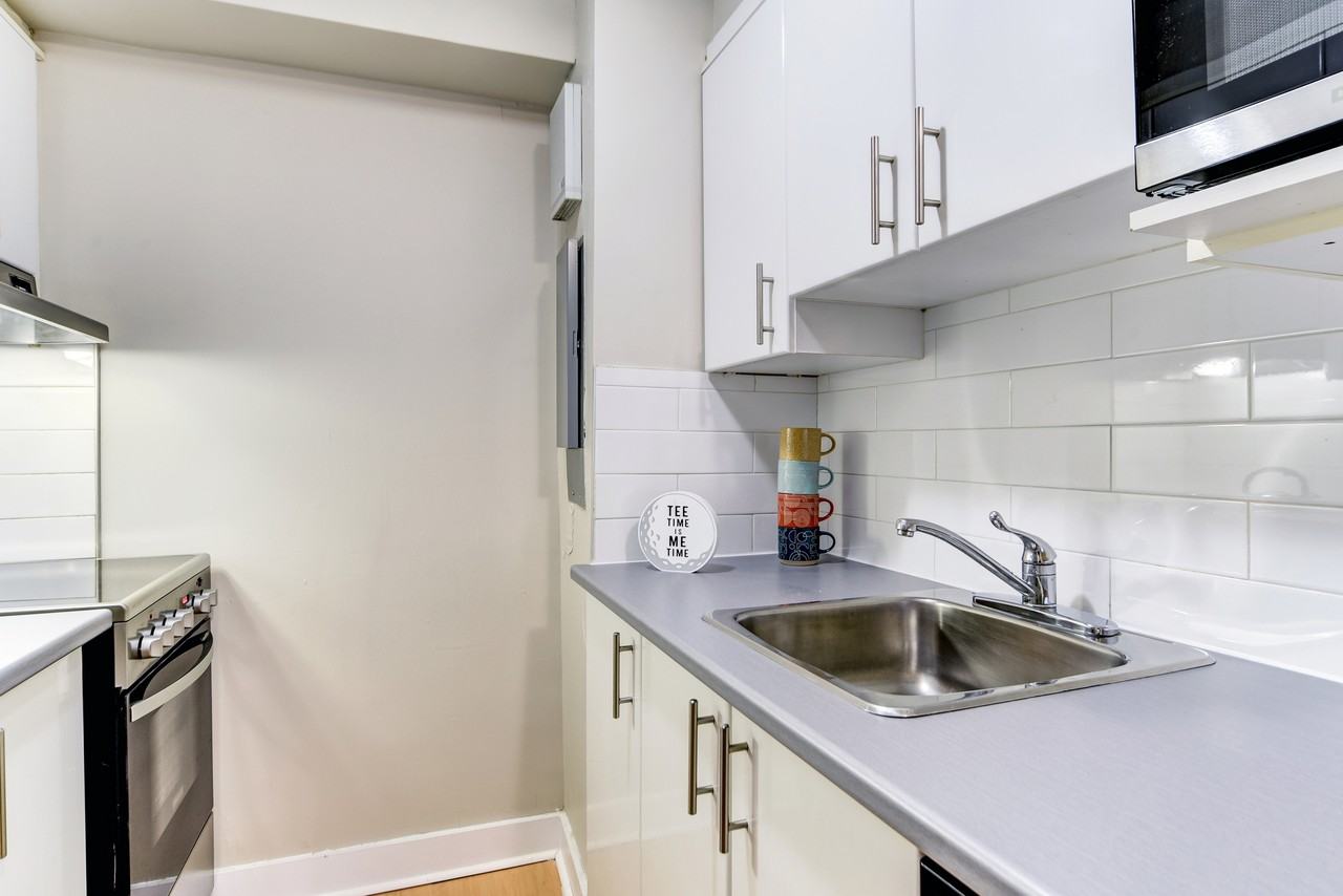 2125 Saint-Marc Street - Photo 5 of 43