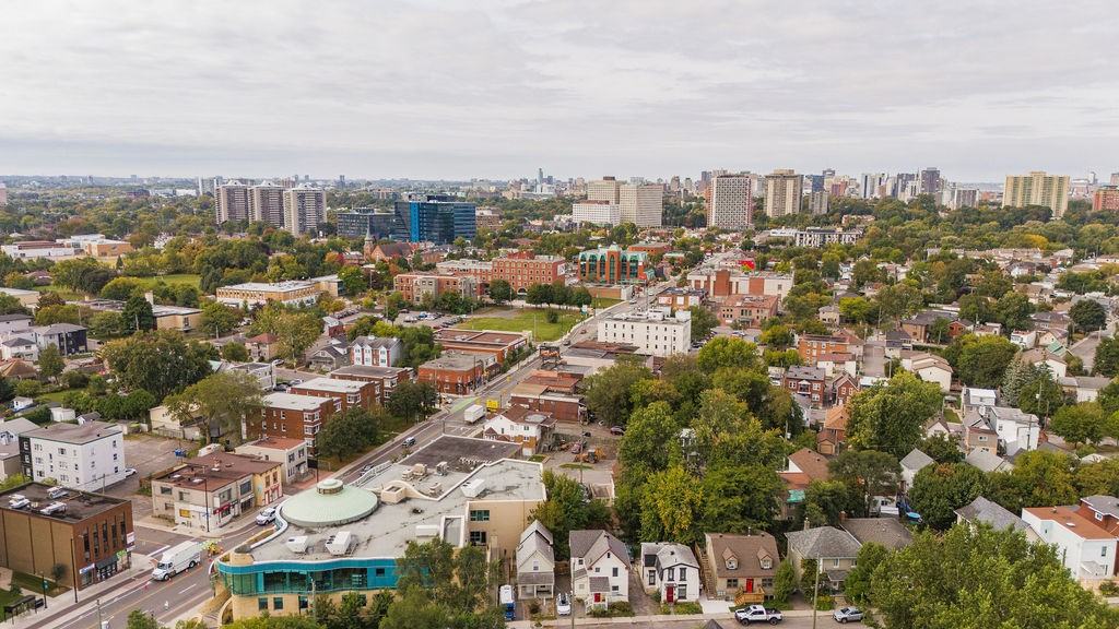 290-296 Mona & 320 Montreal - Photo 7 of 10