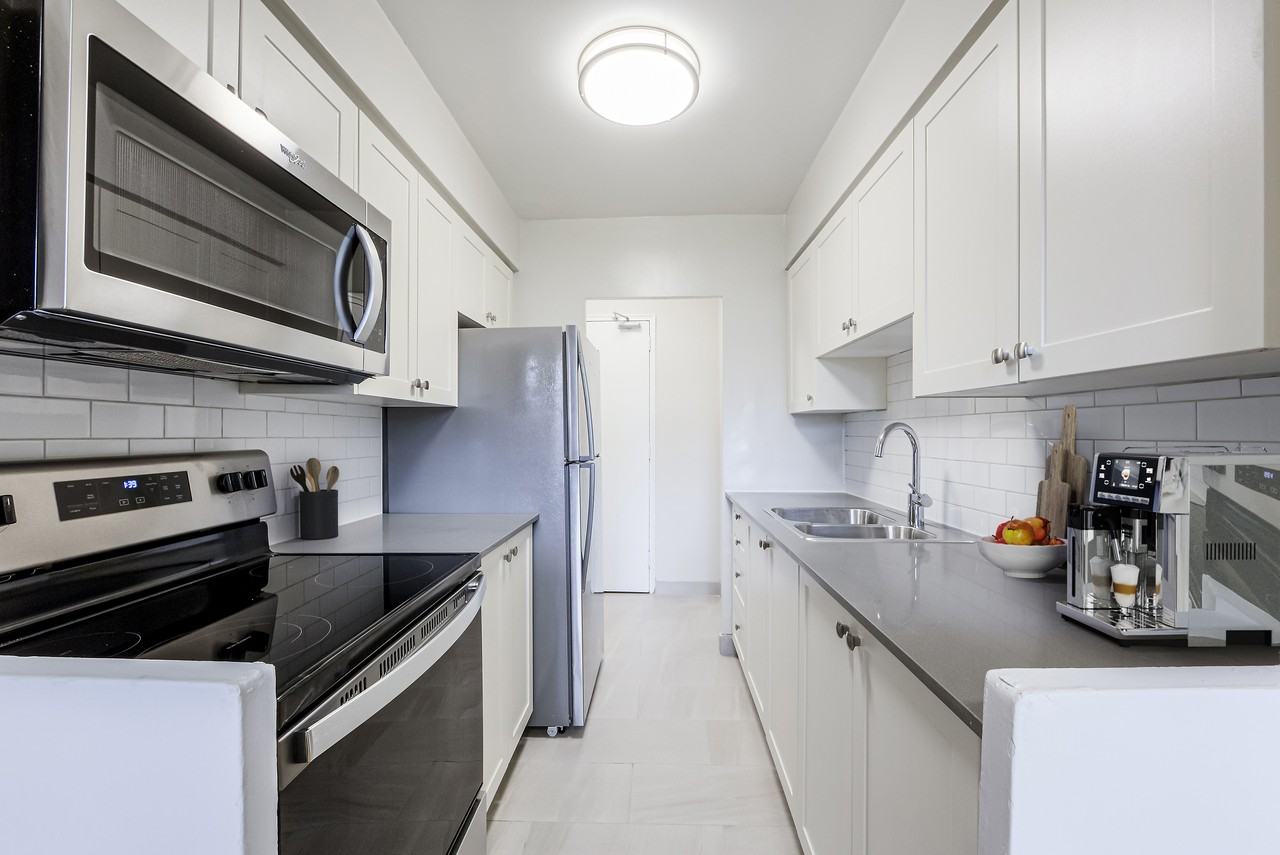 Lakewood Apartments II - Photo 2 of 11