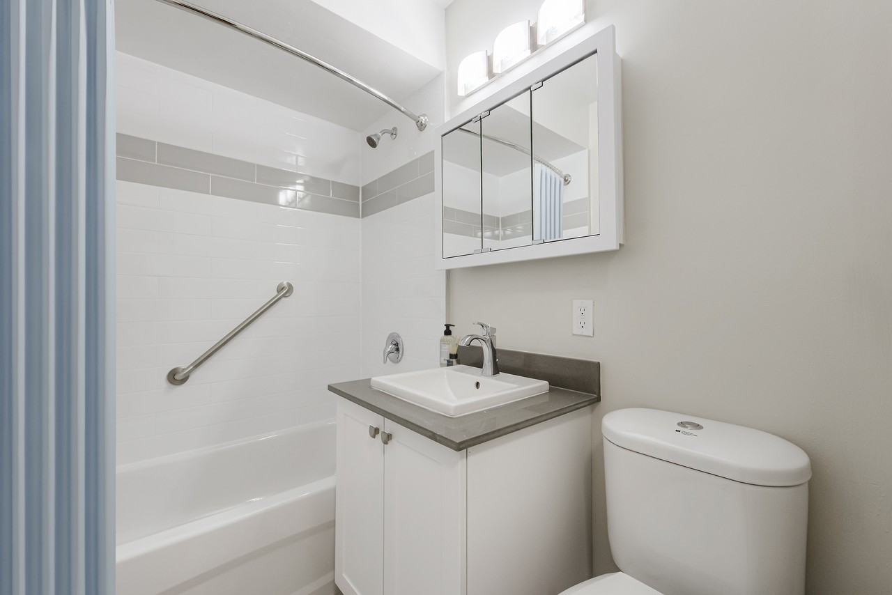 Lakewood Apartments II - Photo 4 of 11