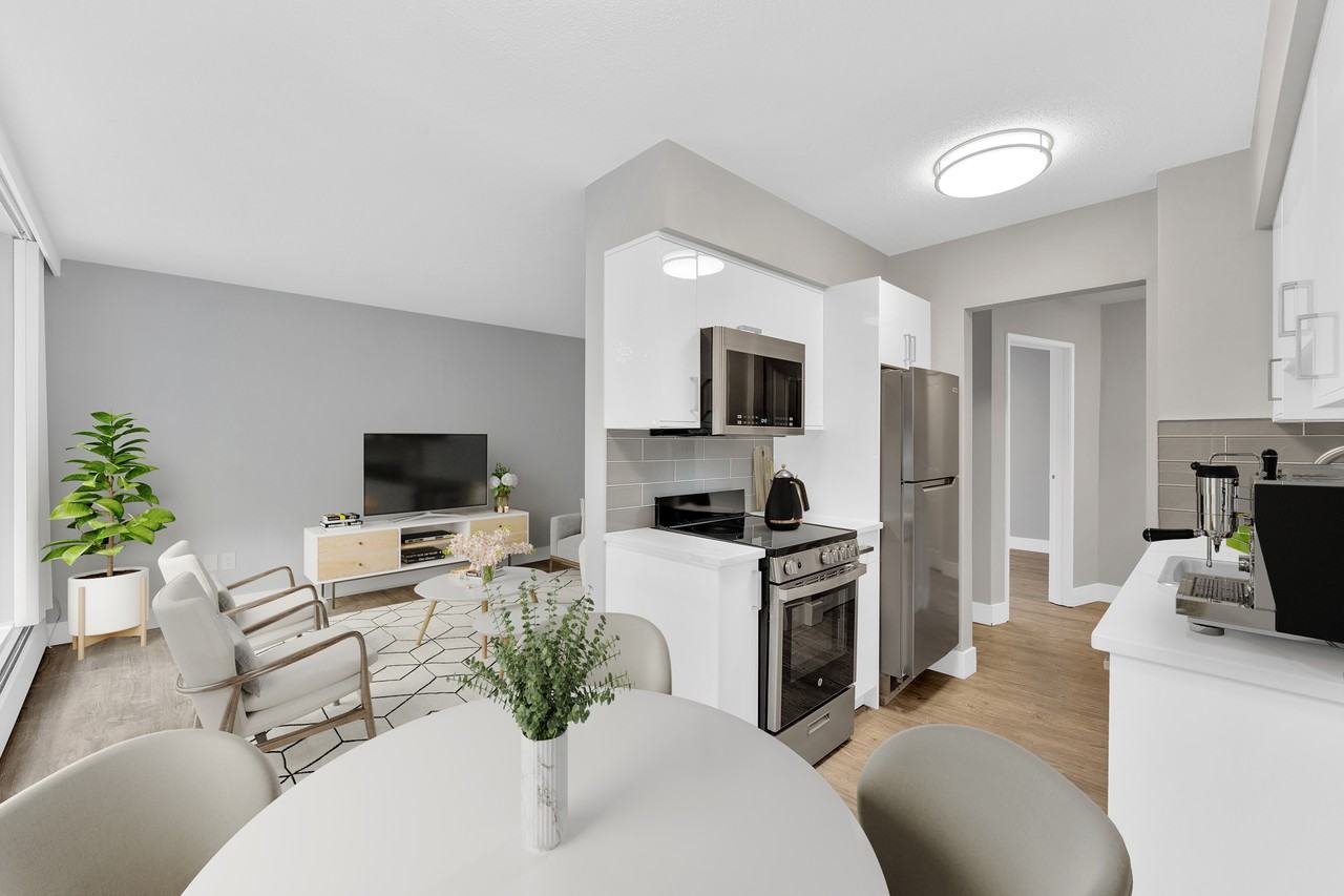 1655 Haro – Luxury Renovated 1 Bedroom in Vancouver’s West End | Up to 3 Months Free | Gym | Yoga Studio | Balcony - Photo 2 of 17