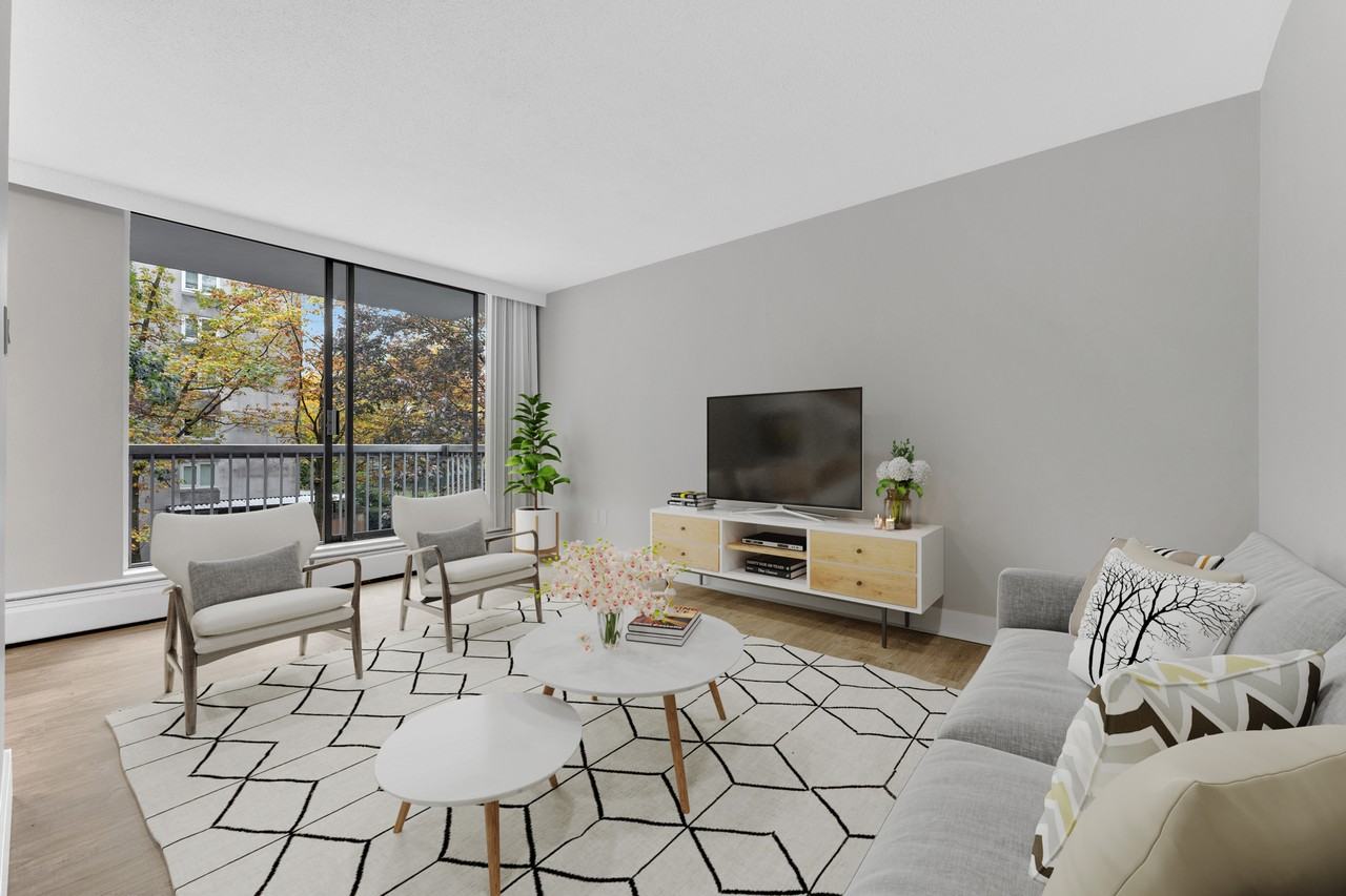 1655 Haro – Luxury Renovated 1 Bedroom in Vancouver’s West End | Up to 3 Months Free | Gym | Yoga Studio | Balcony - Photo 3 of 17