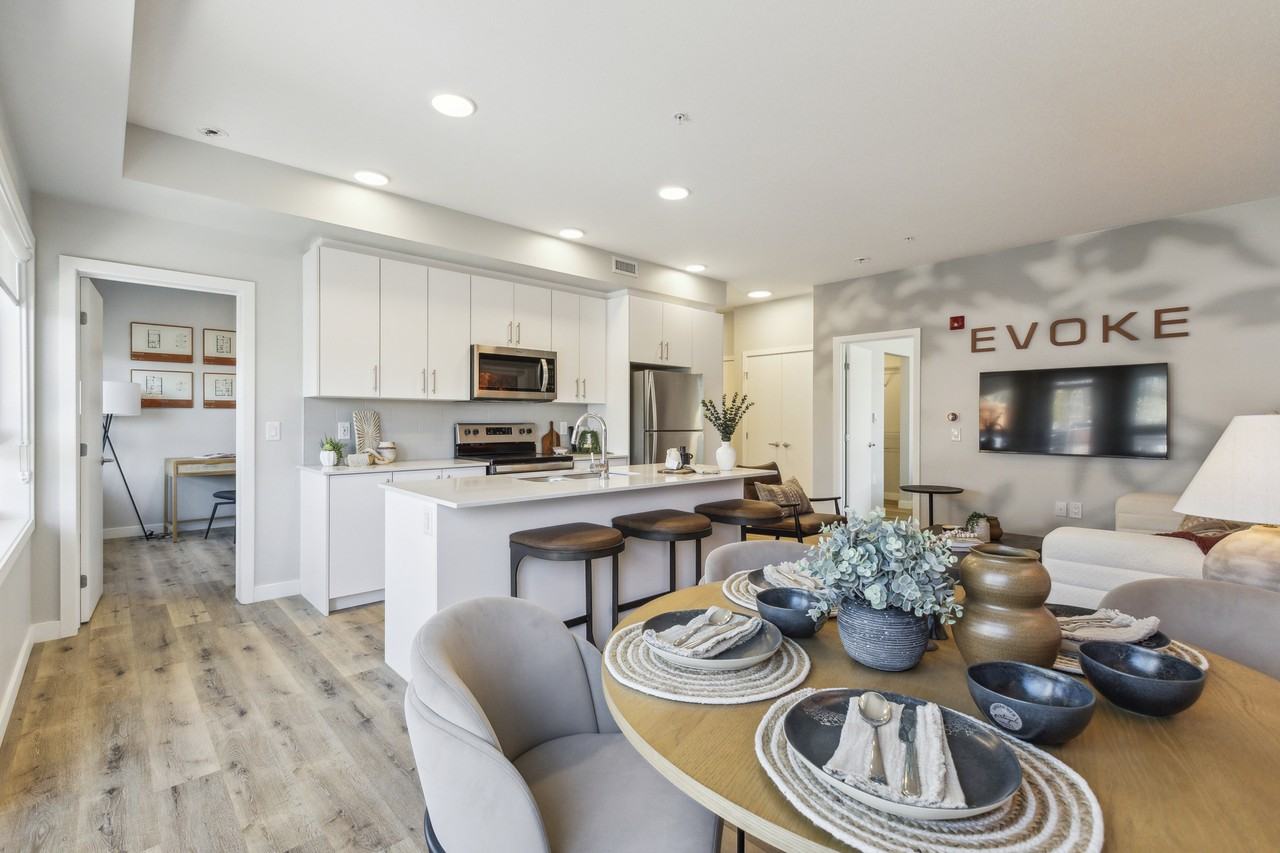 Evoke - Photo 5 of 50