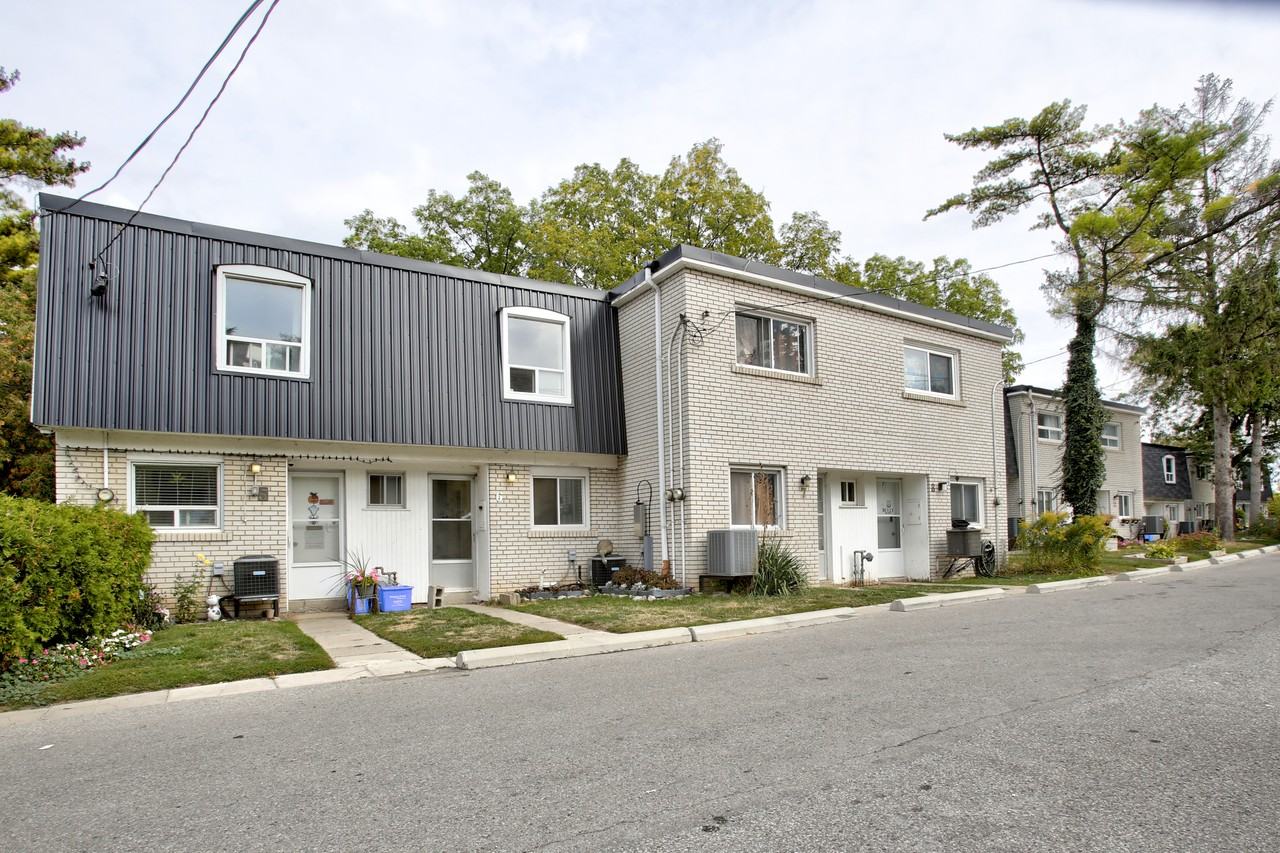 200 Lakeshore Rd. W. - Photo 2 of 22